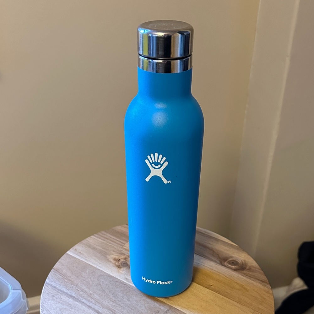 Hydro Flask 25oz Wine Bottle in Pacific Blue